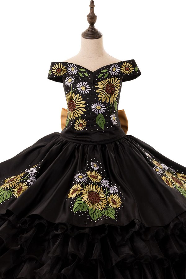 black charro with sunflowers, Charro negro de niña con girasoles